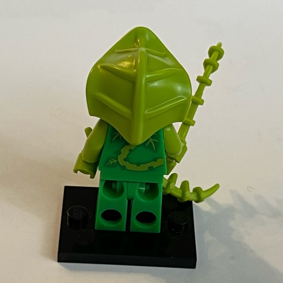 Lego Collectible Minifigs: Lederhosen Guy-Tribal Woman-Flying Warrior-Plant Mon. - Picture 7 of 8
